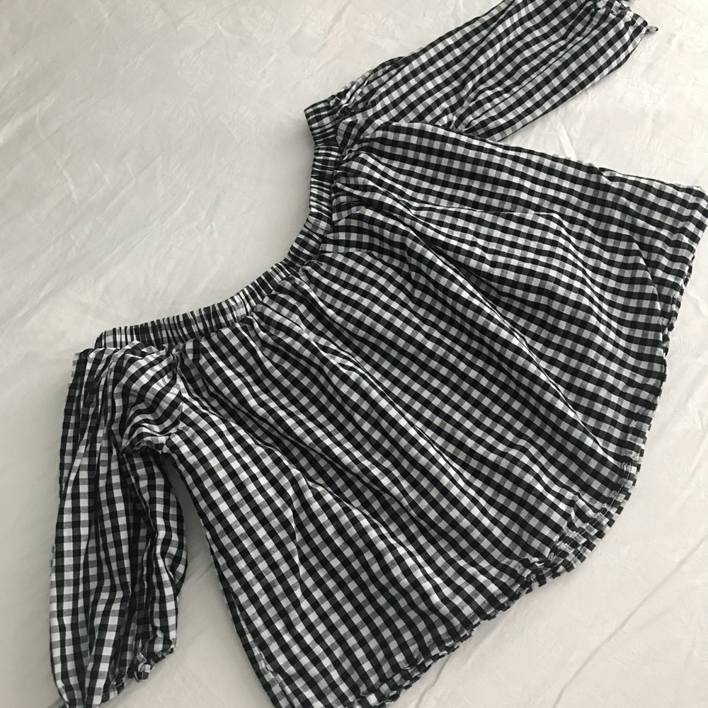 Black n white plad shirt